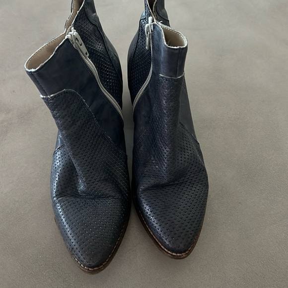 Gently worn womens ankle boots by Khrio in size 39 - Picture 1 of 6